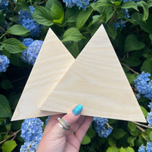 Load image into Gallery viewer, 7" Clear Poplar Triangle Shelf Sitters