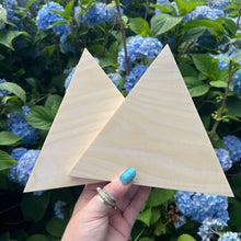 Load image into Gallery viewer, 7" Clear Poplar Triangle Shelf Sitters
