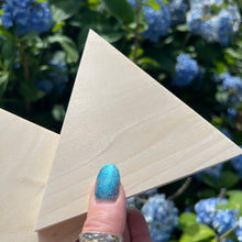 Load image into Gallery viewer, 5" Clear Poplar Triangle Shelf Sitters