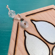 Load image into Gallery viewer, Metal Mint Paw Print Ornament