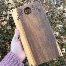 Load image into Gallery viewer, Simple Leaves Cutting/Serving Board
