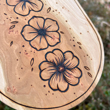 Load image into Gallery viewer, 5 Flowers Bread Board
